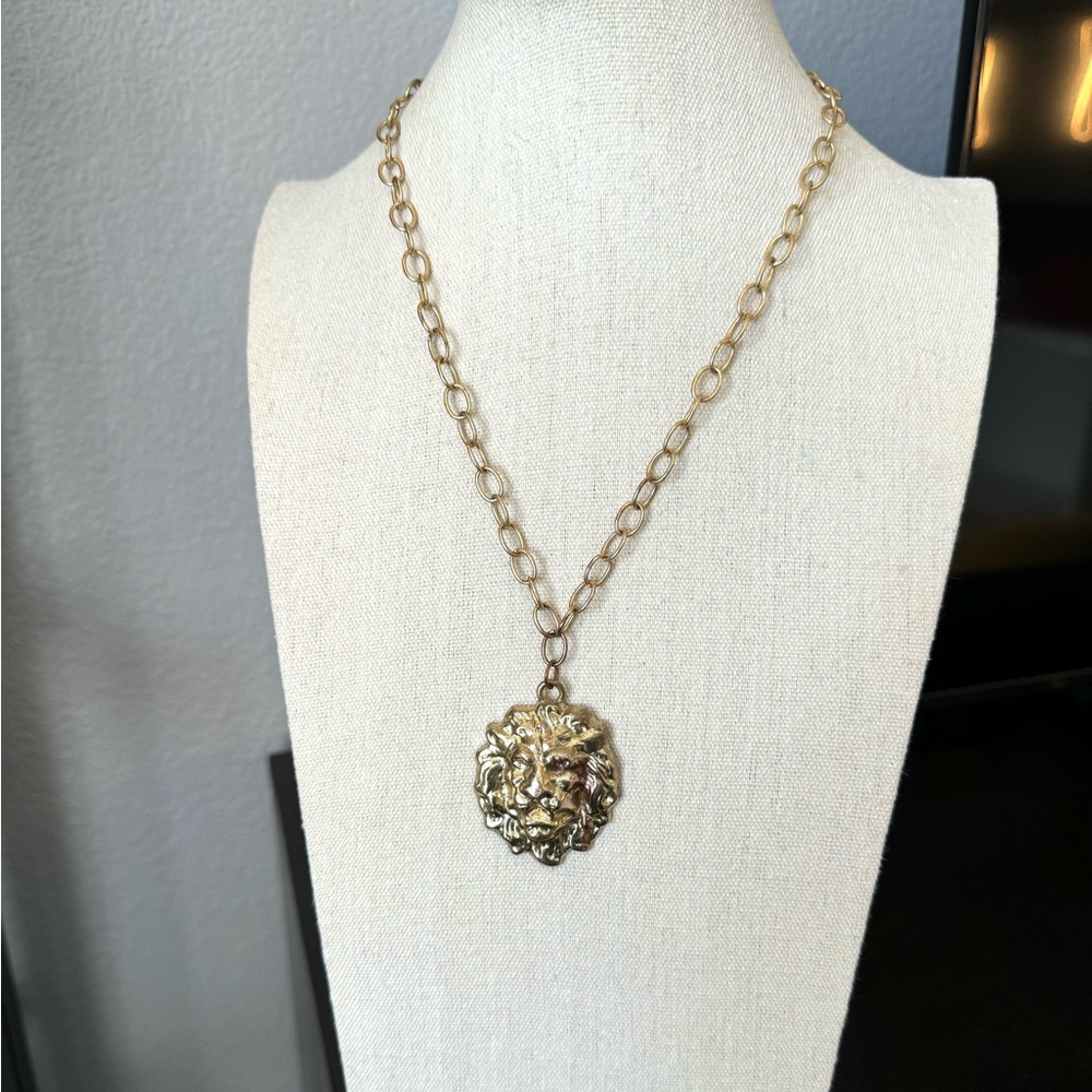 Vintage Lions Head Necklace - Picture 2 of 8